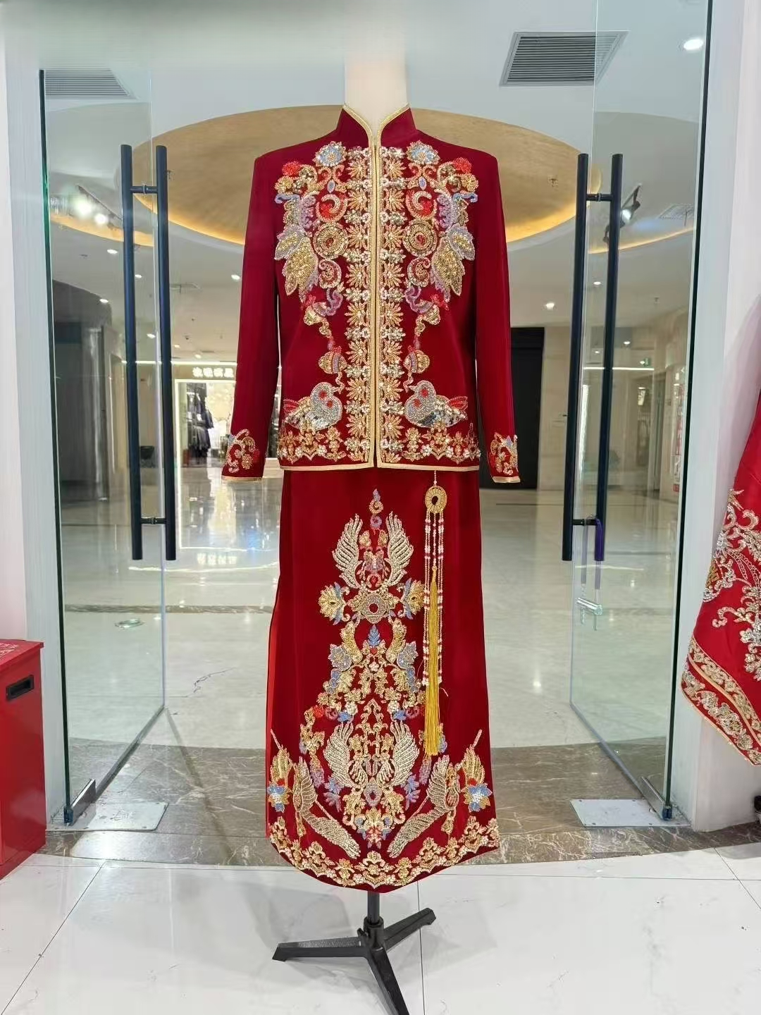 红色重工刺绣秀禾服